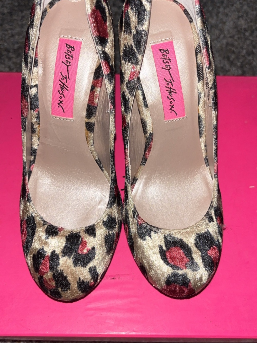 Betsey Johnson Leopard Print Platform Pumps - Picture 2 of 7
